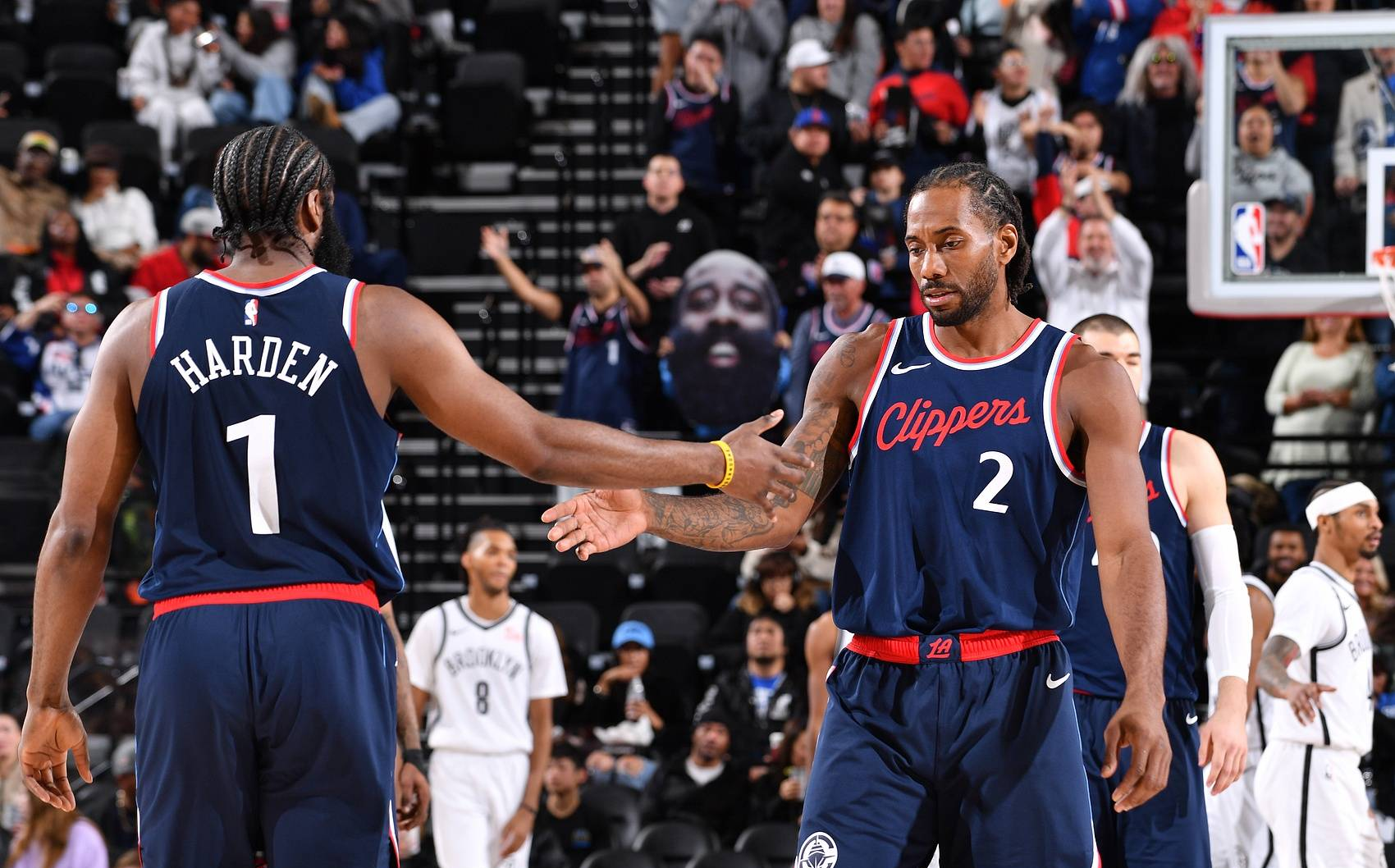 伦纳德为球队走出低谷，带领球队取得连胜